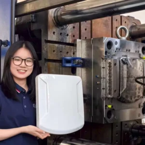 China Blow Mold OEM Injection Molding and Assembly Toy Car Plastic Injection Mould Service Design Bottle Mold Maker