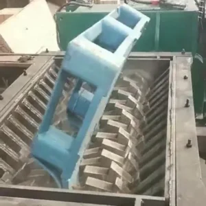 Heavy-Duty Plastic Shredder for Extrusion Lumps and Purging Waste with Hydraulic Ram Pusher System