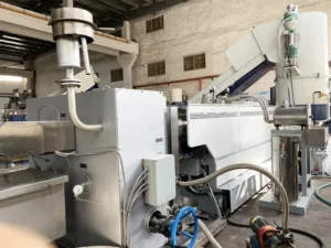 PP Melt Blown Non Woven Fabric Recycling Granulating Extruder