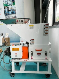 Plastic Bottle Scrap Granulator Machine PP PE PVC ABS Single Engine Crusher Slow Speed Grinder Side Recovery Machine Capacity