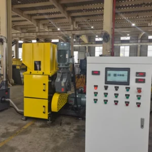 Shredder and Crusher Machine with Engine and Motor for Pallets and PP PE PVC ABS Plastics 37+22 kW Power 1 Year Warranty