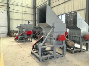 Small Scale Plastic Crusher 300 800 kg h with Moving Fixed Blade for Factory use