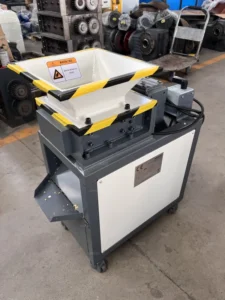 V EB180 Small Metal Shredder Tyre Recycling Machine Wire Shredder Machine Machine To Recycle Tires